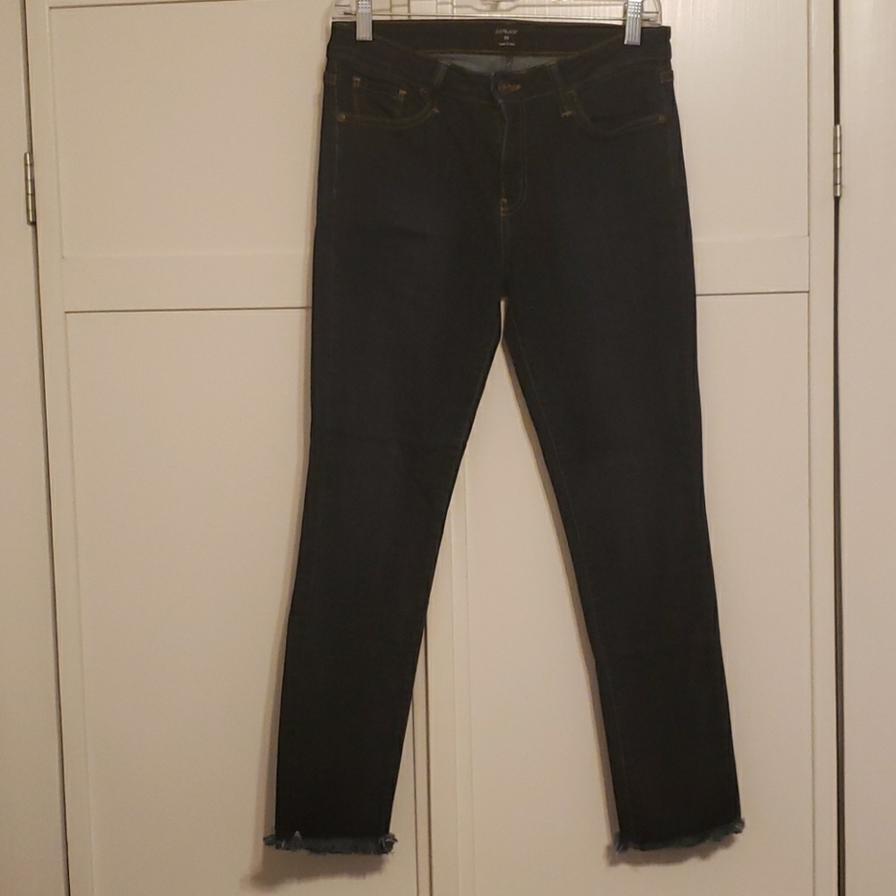 Skinny jeans with frayed hem